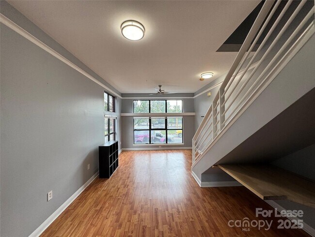 Building Photo - 559 New Bern Station Ct