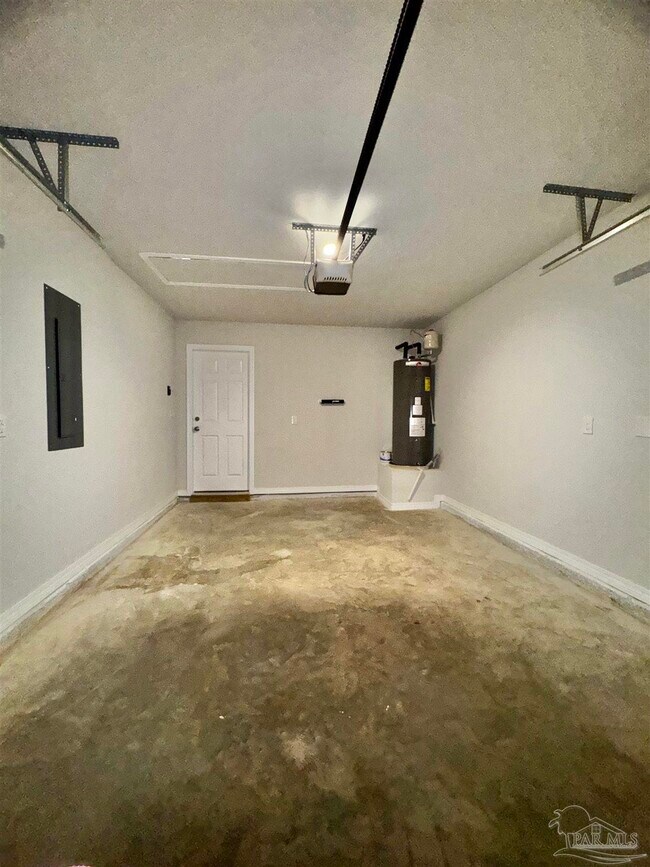 Building Photo - 2860 N 24th Ave