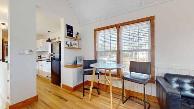 Building Photo - Adorable 3 Bedroom House near NCSU - Available August 1st!