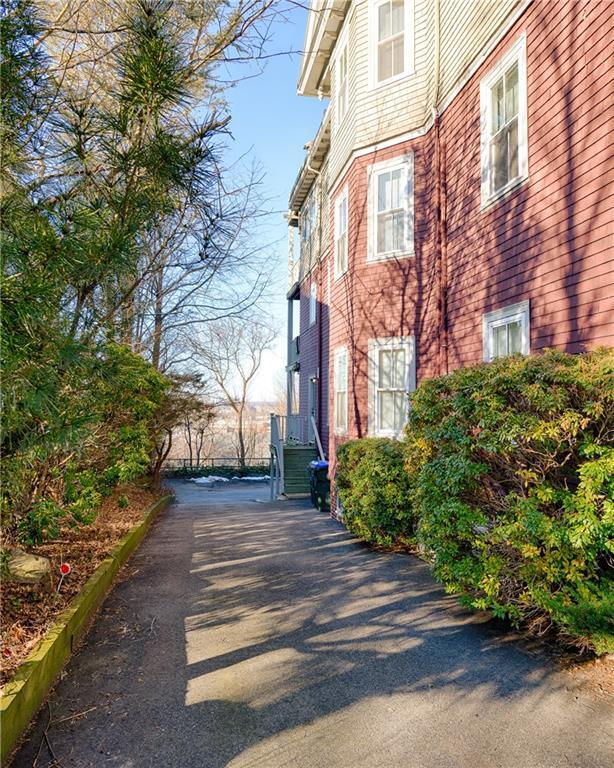Building Photo - 128 Congdon St