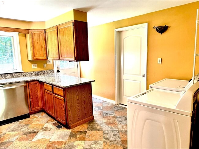 Building Photo - 11 Beebe Ln