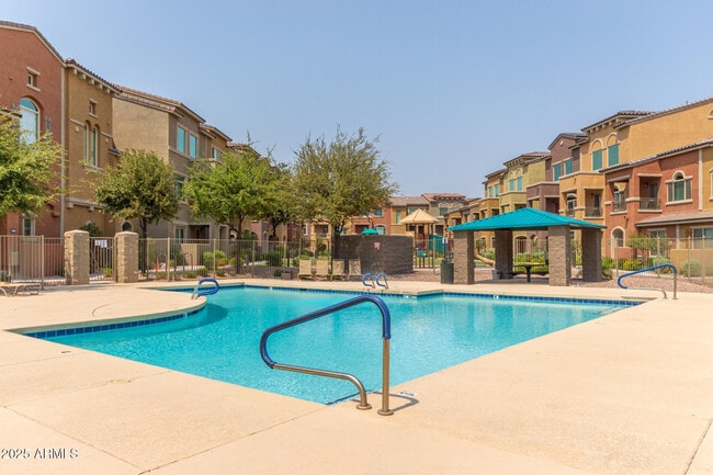 Building Photo - 240 W Juniper Ave