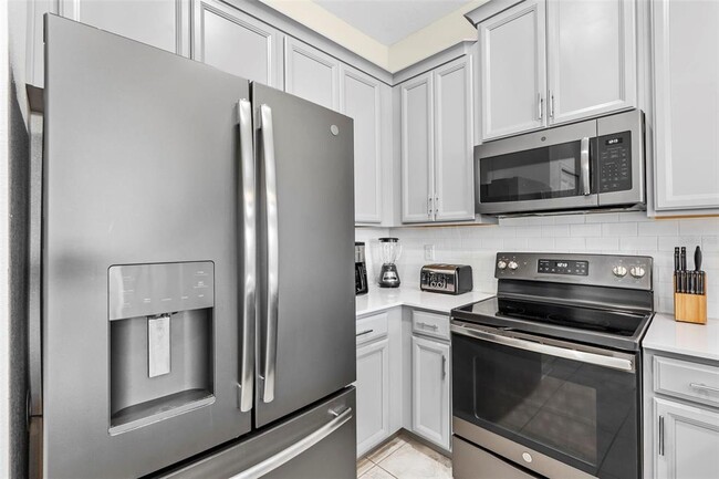 Building Photo - 547 Ocean Course Ave