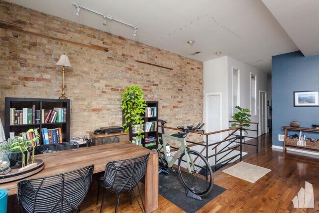 Building Photo - 2 bedroom in Chicago IL 60612