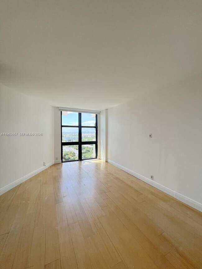 Building Photo - 1111 Crandon Blvd