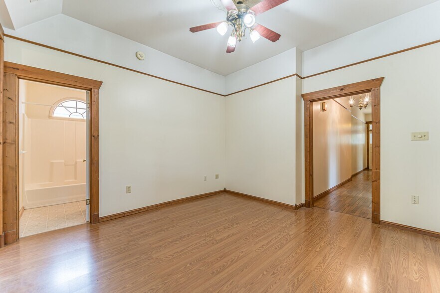 Building Photo - 801 Phillips Ave