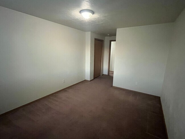 Building Photo - 3 bdrm/2.1 bath Duplex for Rent in Harrisburg