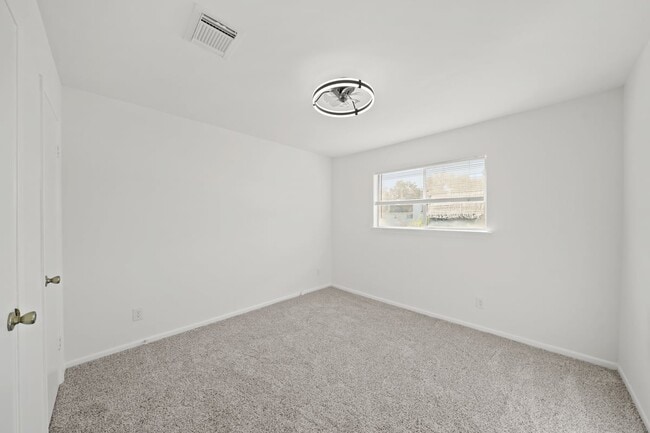 Building Photo - 7949 Ellinger Ln