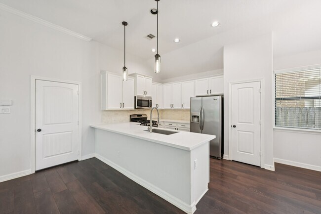 Building Photo - 618 Aulia Ln