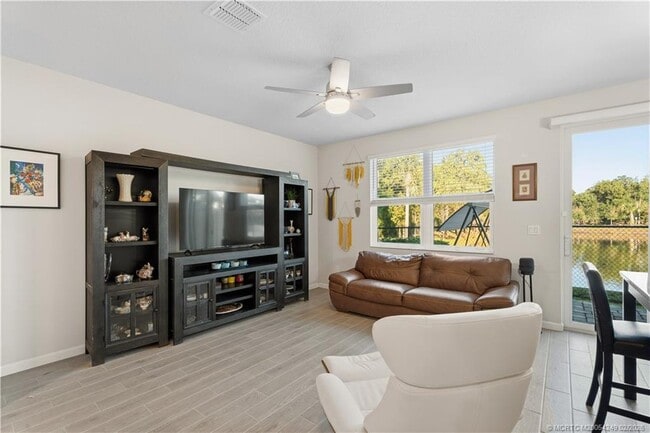 Building Photo - 3931 SE Mentmore Ln