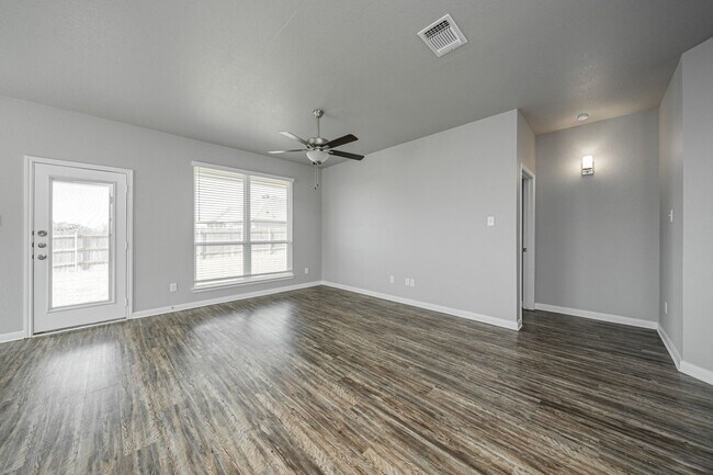Building Photo - 8227 Bluefield Dr