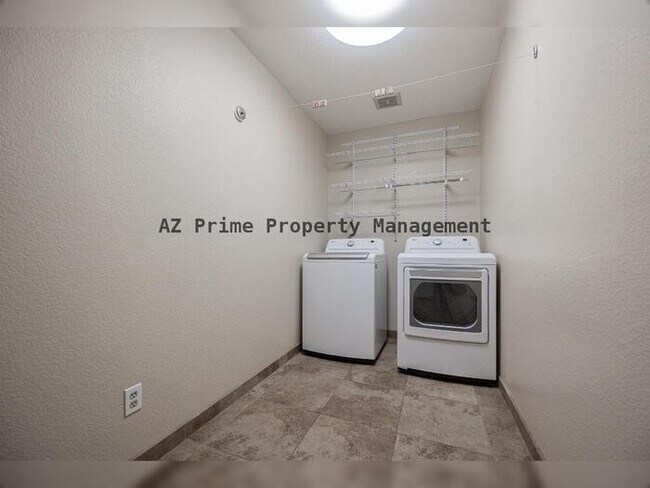 Building Photo - 1143 N Sailors Way