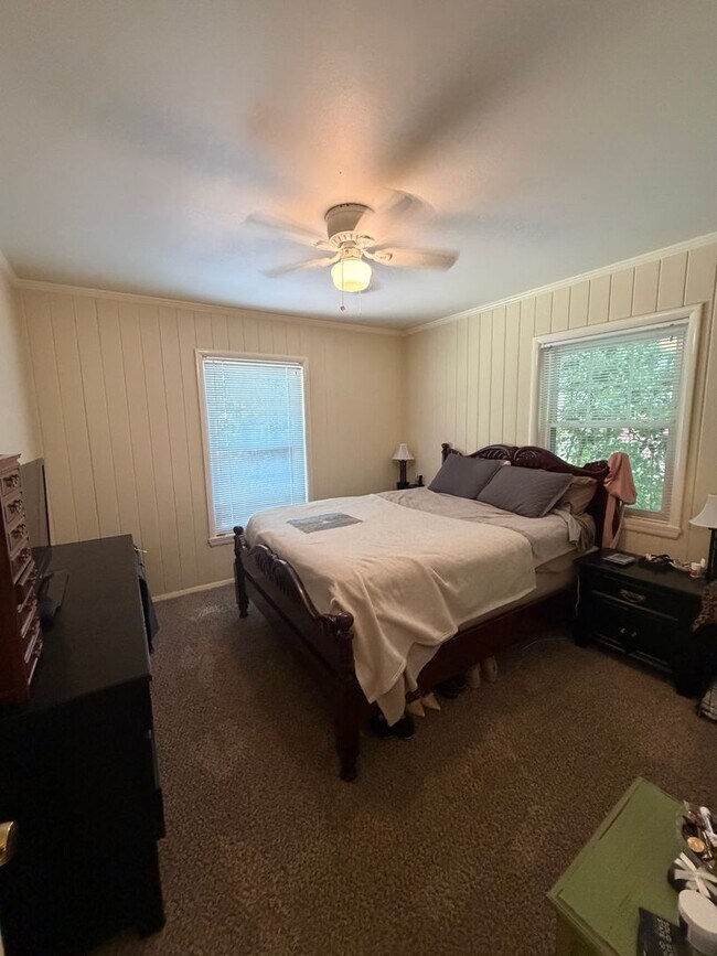 Building Photo - 3/1 Located in the Heart of Tallahassee Florida. Available NOW