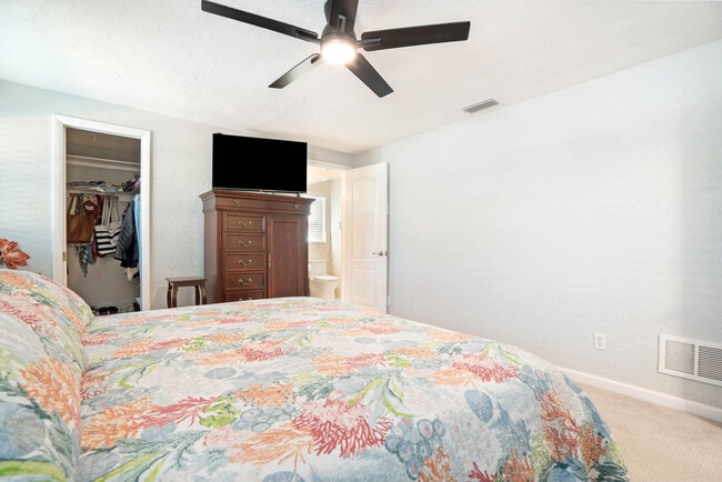 Building Photo - 3003 W Vina Del Mar Blvd