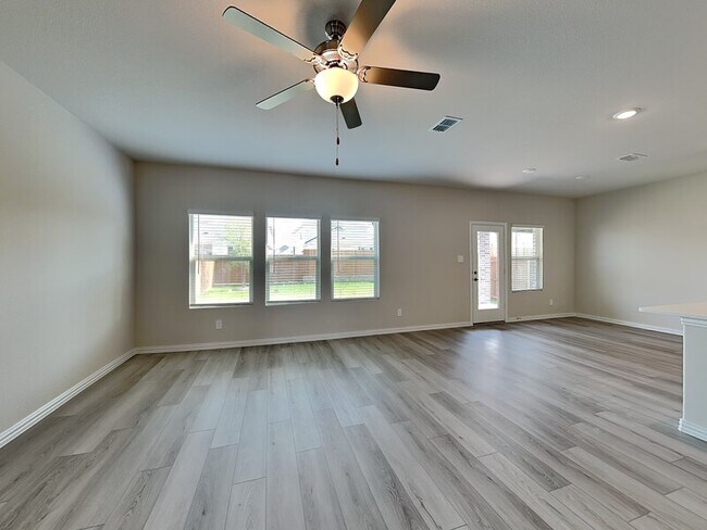 Building Photo - 507 Clover Crk Dr