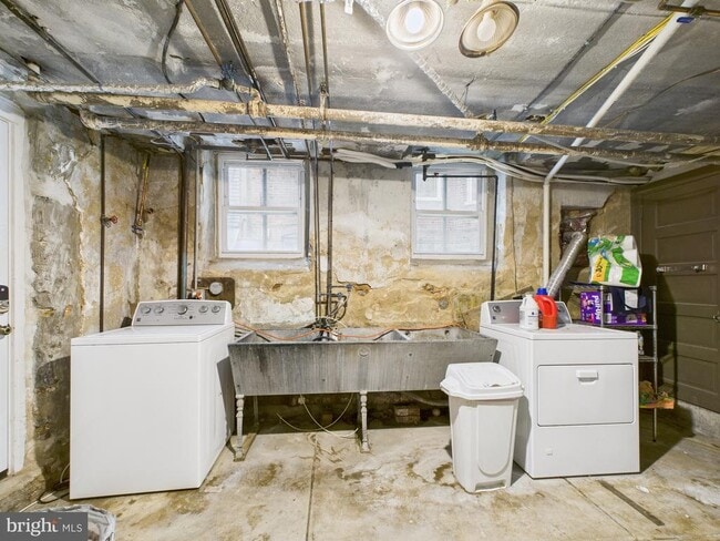 Building Photo - 4635 Spruce St