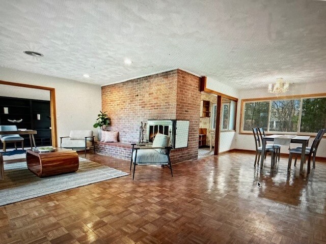 Building Photo - 719 Hanshaw Rd