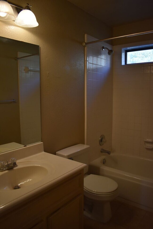 Building Photo - 3BR 2BA is located in a quiet Harker Heigh...