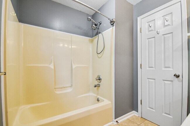 Building Photo - Pet Friendly Three Bedroom with Basement!