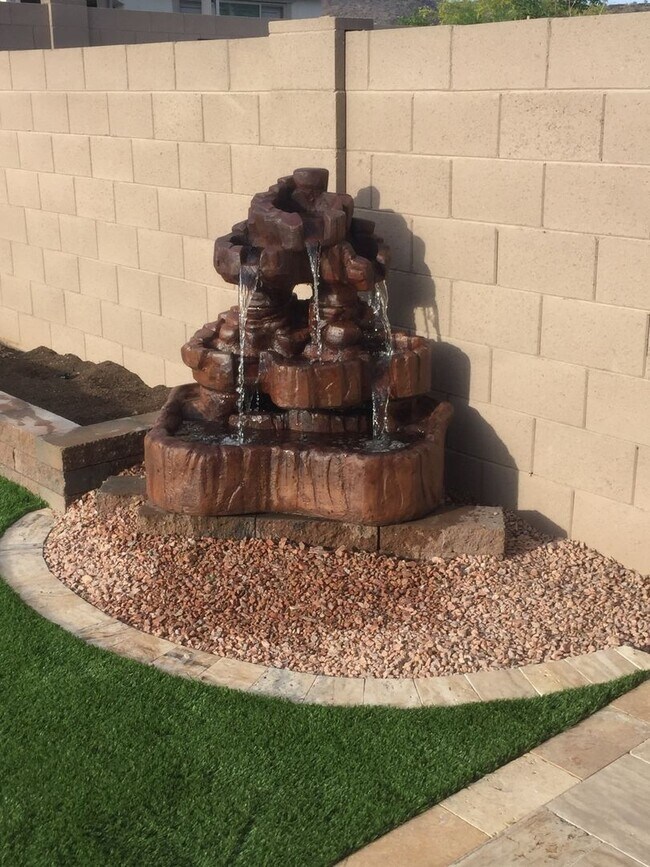Building Photo - Spacious 5BR House in Phoenix