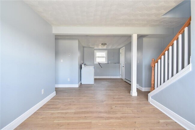 Building Photo - 414 Dover Ave