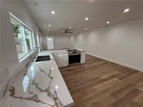 Building Photo - 620 Brittania St