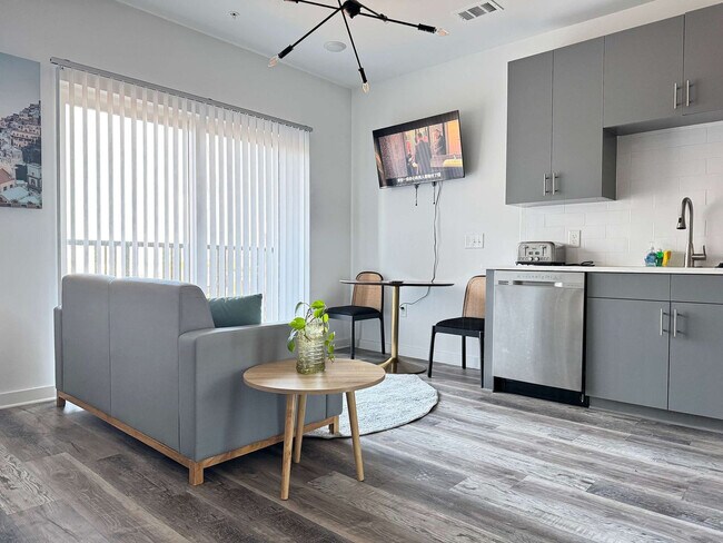 Building Photo - 542 Boulevard NE