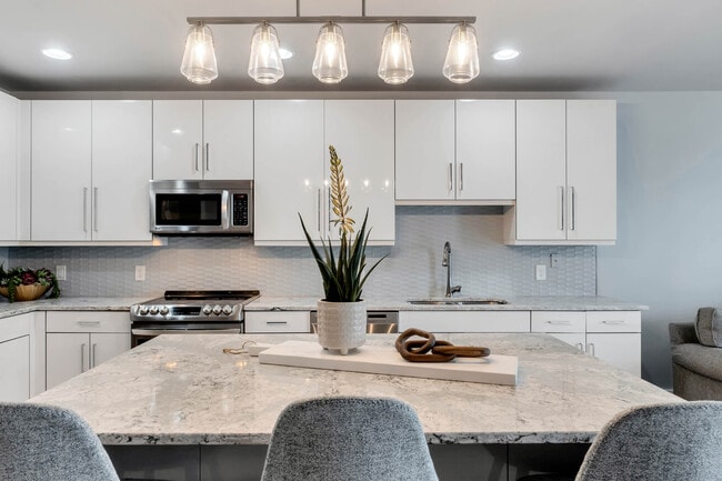 Building Photo - 428 W Swoope Ave