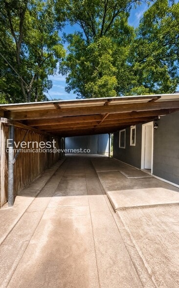 Building Photo - 907 Garywood Pl