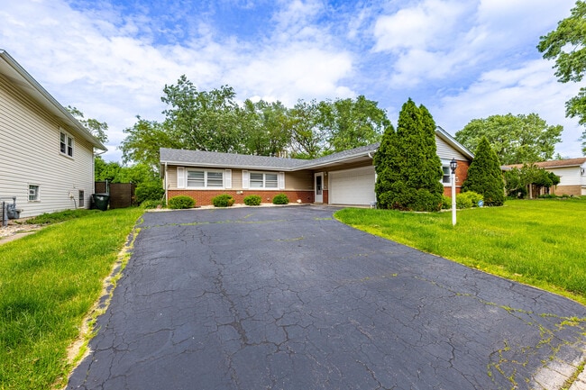 Building Photo - 2722 Larkspur Ln