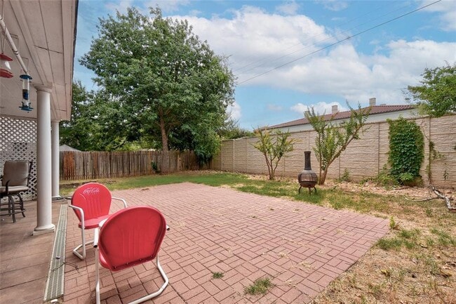 Building Photo - 1909 Springwater Dr