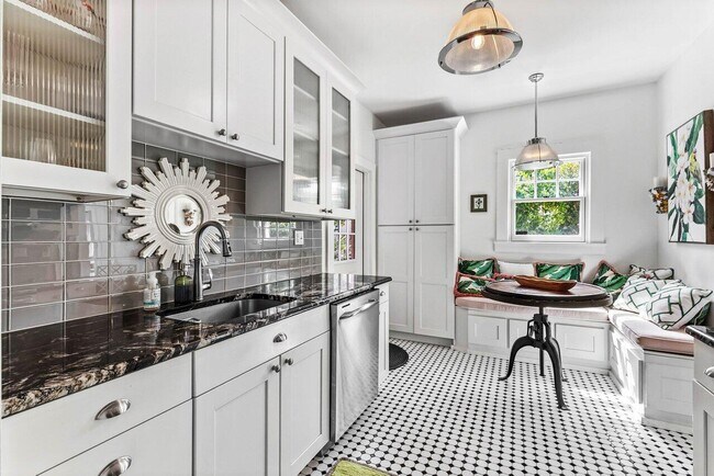 Building Photo - 217 Coconut Ave