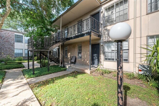Building Photo - 5550 N Braeswood Blvd