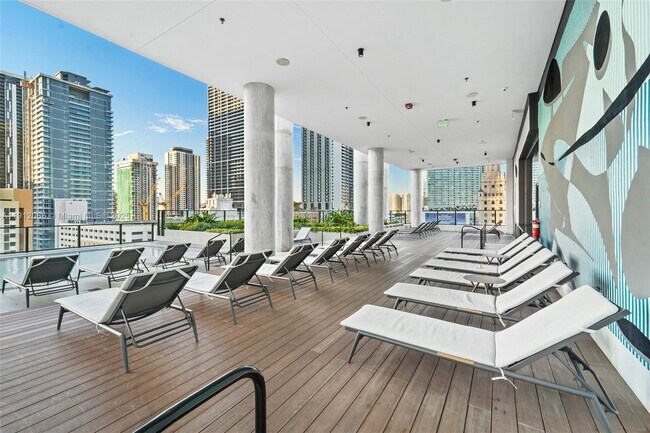 Building Photo - 398 NE 5th St