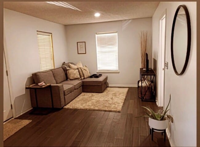 Building Photo - 21 W 78th Ter