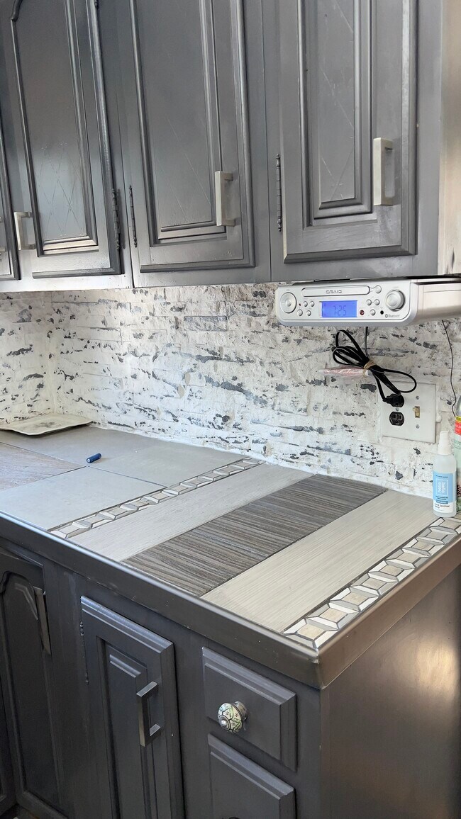 Building Photo - 305 Shelby St