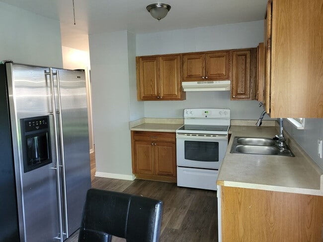 Building Photo - 3/2 Home ready for move-in