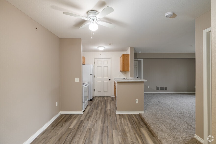 2BR, 2BA - 1,115SF - Lancaster - Dining Room - Stratford Place at Brownstown