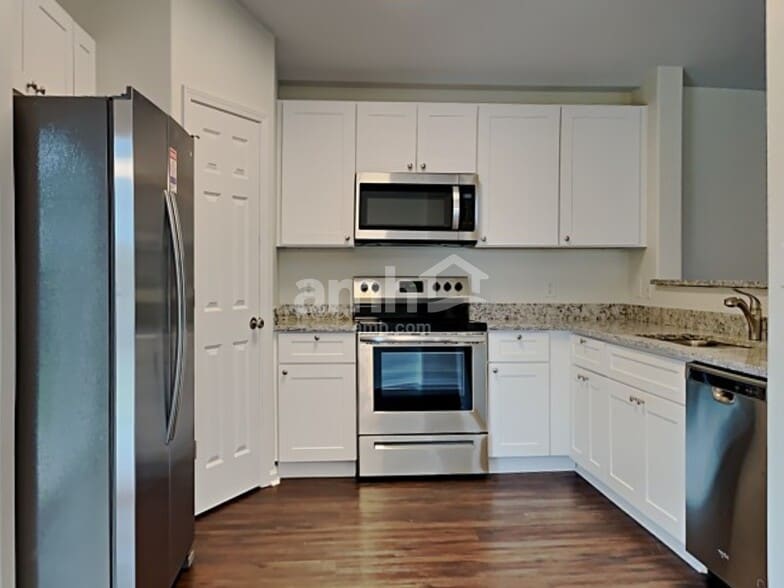 Building Photo - 132 Spring Lakes Dr