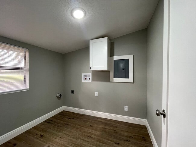 Building Photo - 3 Bed 2 Bath Thonotosassa