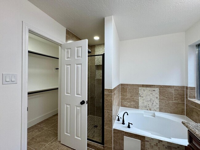 Building Photo - 6427 Liberty Valley Dr
