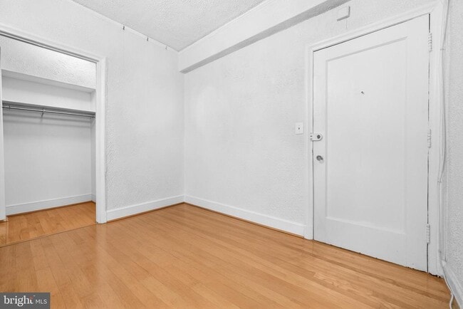 Building Photo - 2032 Belmont Rd NW