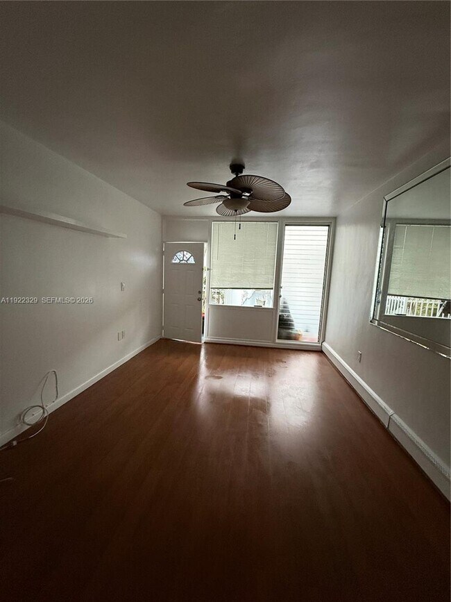 Building Photo - 10281 E Bay Harbor Dr