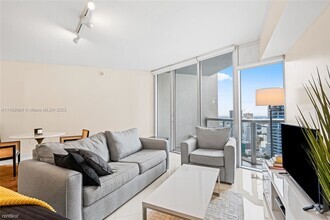 Building Photo - Studio, 1 bath Condo - 475 Brickell Ave Ap...