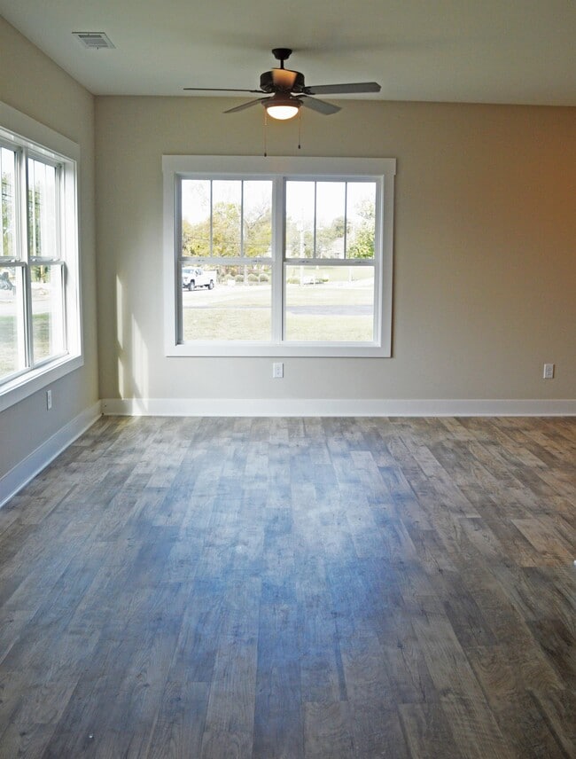 Building Photo - 803 Coles Ferry Pike