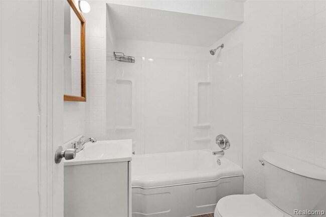 Building Photo - 13263 Frazho Rd