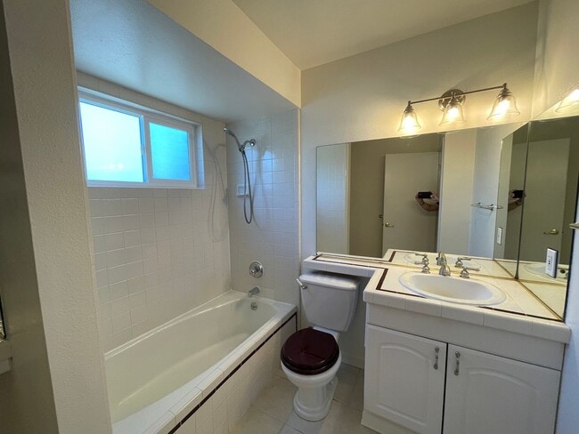 Building Photo - Great Shape Sunset West Single Family Home