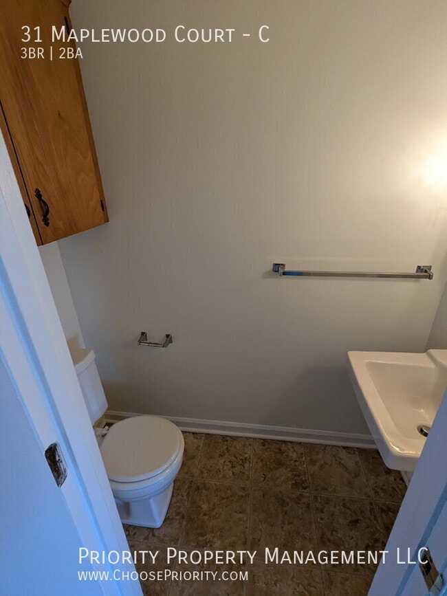 Building Photo - 31 Maplewood Ct