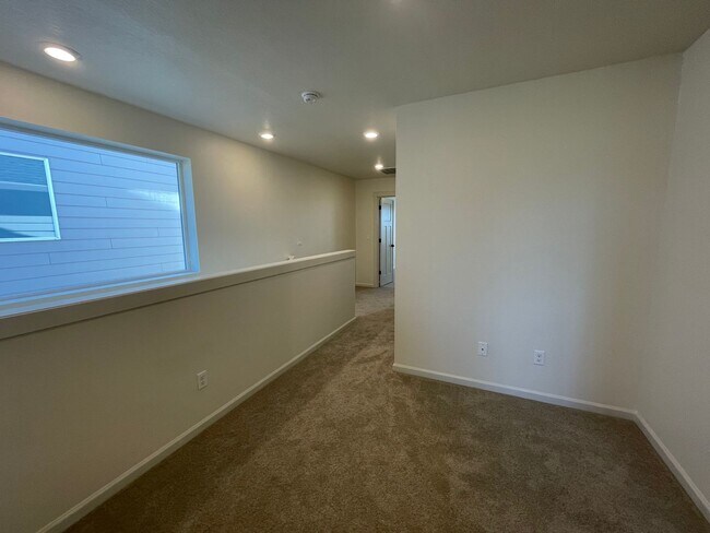 Building Photo - 4Bd/2.5Ba Gresham Home ~ Community Playgro...