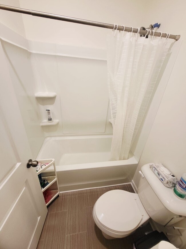 Building Photo - 366 Crandon Rd